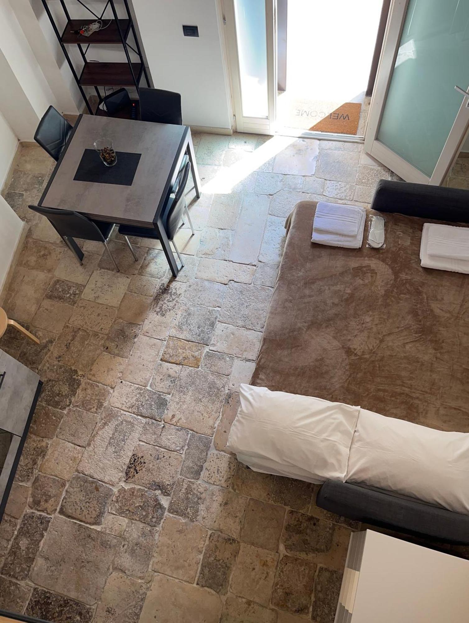 Ground Stone Apartamento Bari Exterior foto